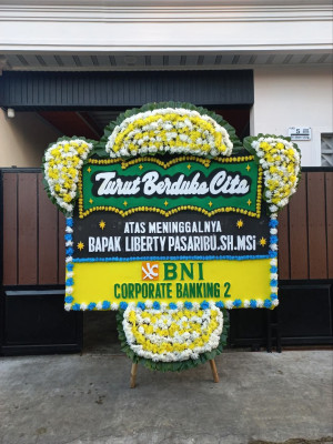 Papan Bunga Duka di Poto Tano