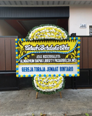Papan Bunga Duka di Poto Tano