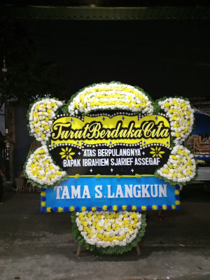 Papan Bunga Duka di Poto Tano