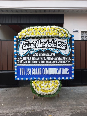 Papan Bunga Duka di Poto Tano
